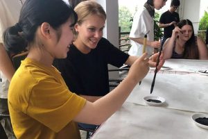 Foriegn Faculty Learn Calligraphy, ZJWEU