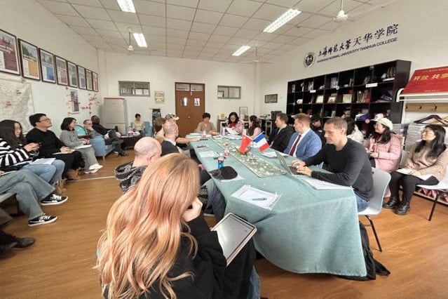 International Office of Tianhua College held meeting for all Chinese and foreign teachers